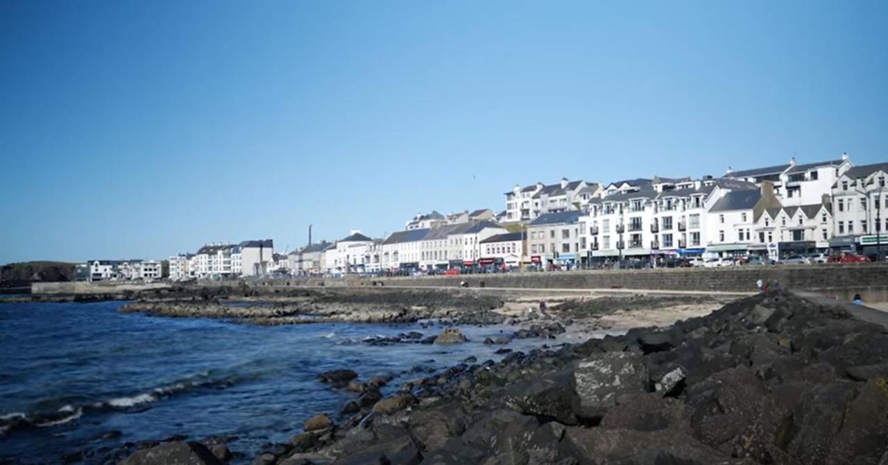 Enfield Street House Behind Portstewart Promenade With Partial Sea View From Front 3 Bed Sleeps 7别墅 外观 照片
