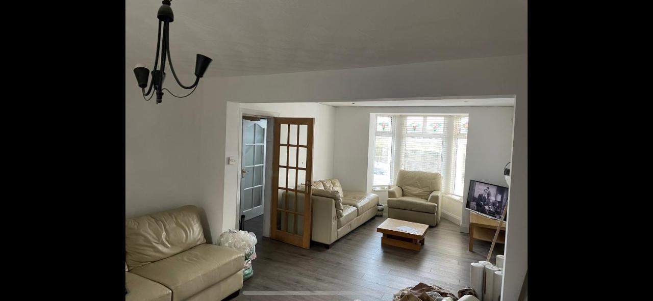 Enfield Street House Behind Portstewart Promenade With Partial Sea View From Front 3 Bed Sleeps 7别墅 外观 照片