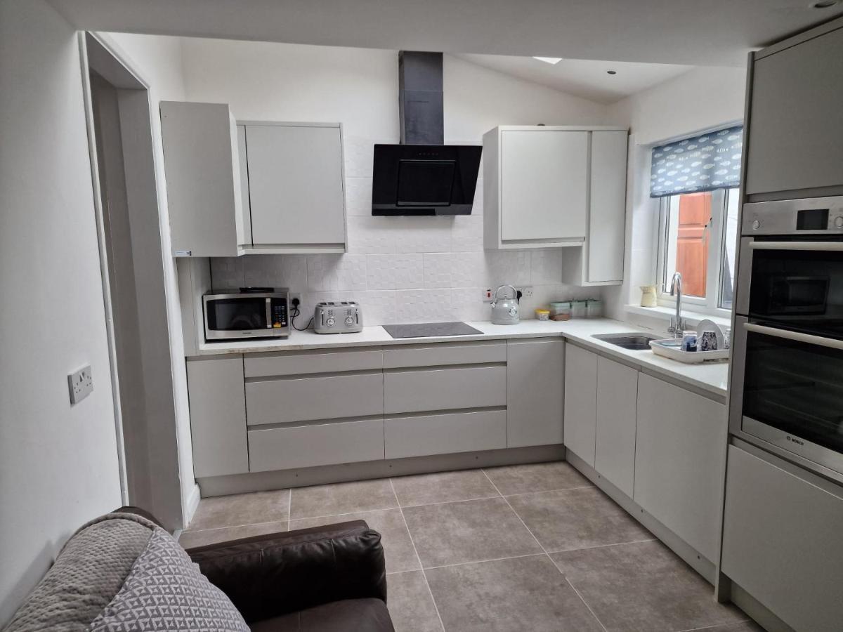 Enfield Street House Behind Portstewart Promenade With Partial Sea View From Front 3 Bed Sleeps 7别墅 外观 照片